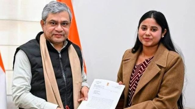 सांसद प्रिया सरोज ने केंद्रीय रेल मंत्री से की मुलाकात, जलालगंज स्टेशन पर की शटल एक्सप्रेस के ठहराव की मांग
